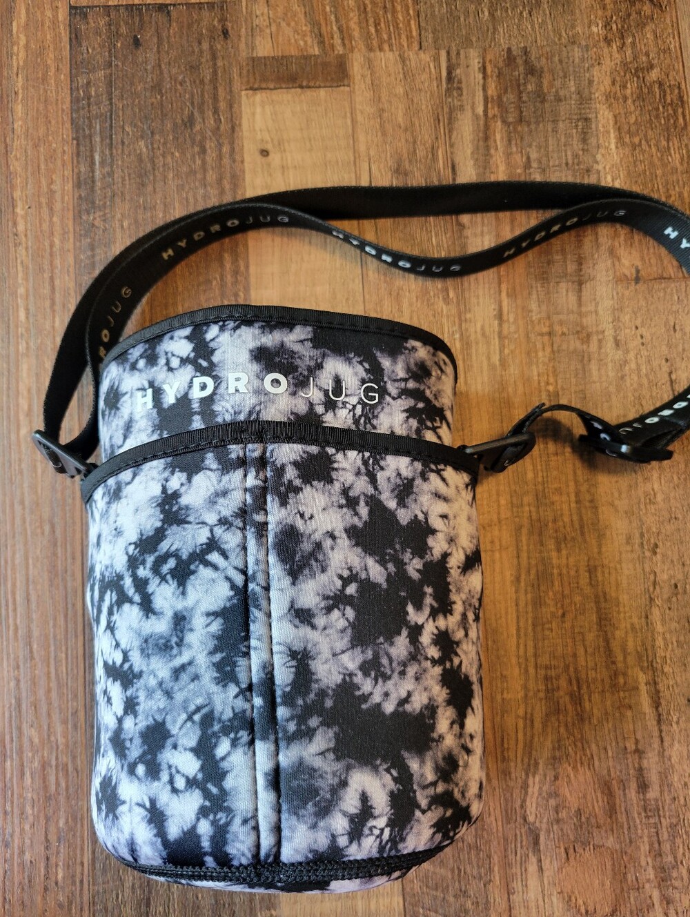 HydroJug Black White Tie Dye Pattern Neoprene Water Bottle Sleeve